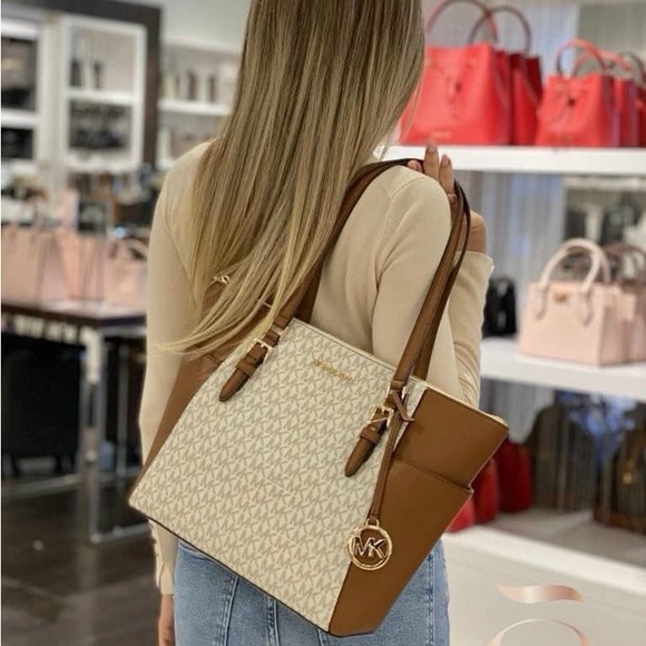 Michael Kors Charlotte Large Leather Top-Zip Tote Bag in Vanilla Acorn / Gold - Picture 1 of 7